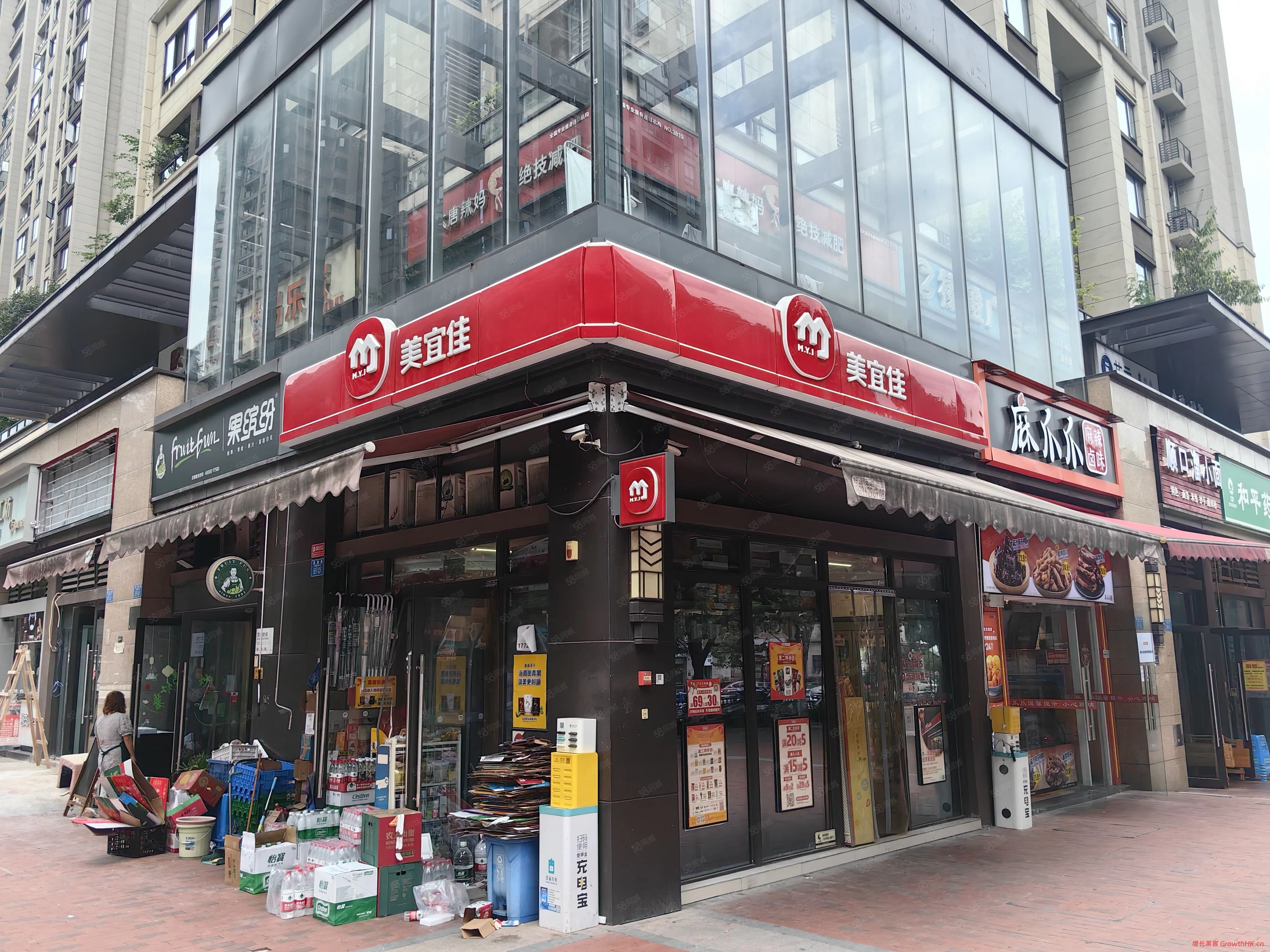 美宜佳近30年最大“塌房”：月服务顾客2.5亿人，140万支非法卷烟