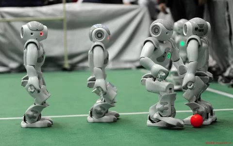 乐动机器人持续亏损毛利率波动明显，经营现金流承压