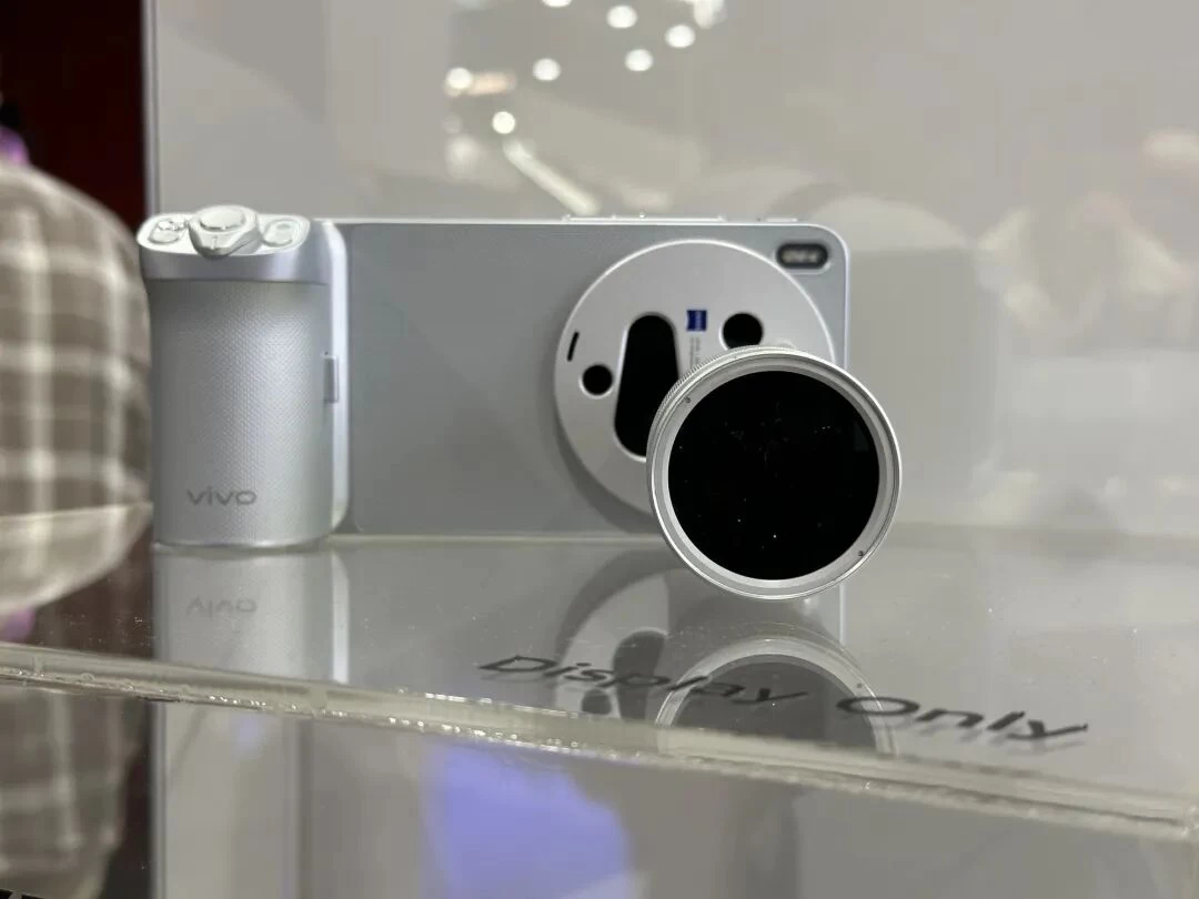 告别算法“造假”，vivo X300 Ultra重新定义影像旗舰