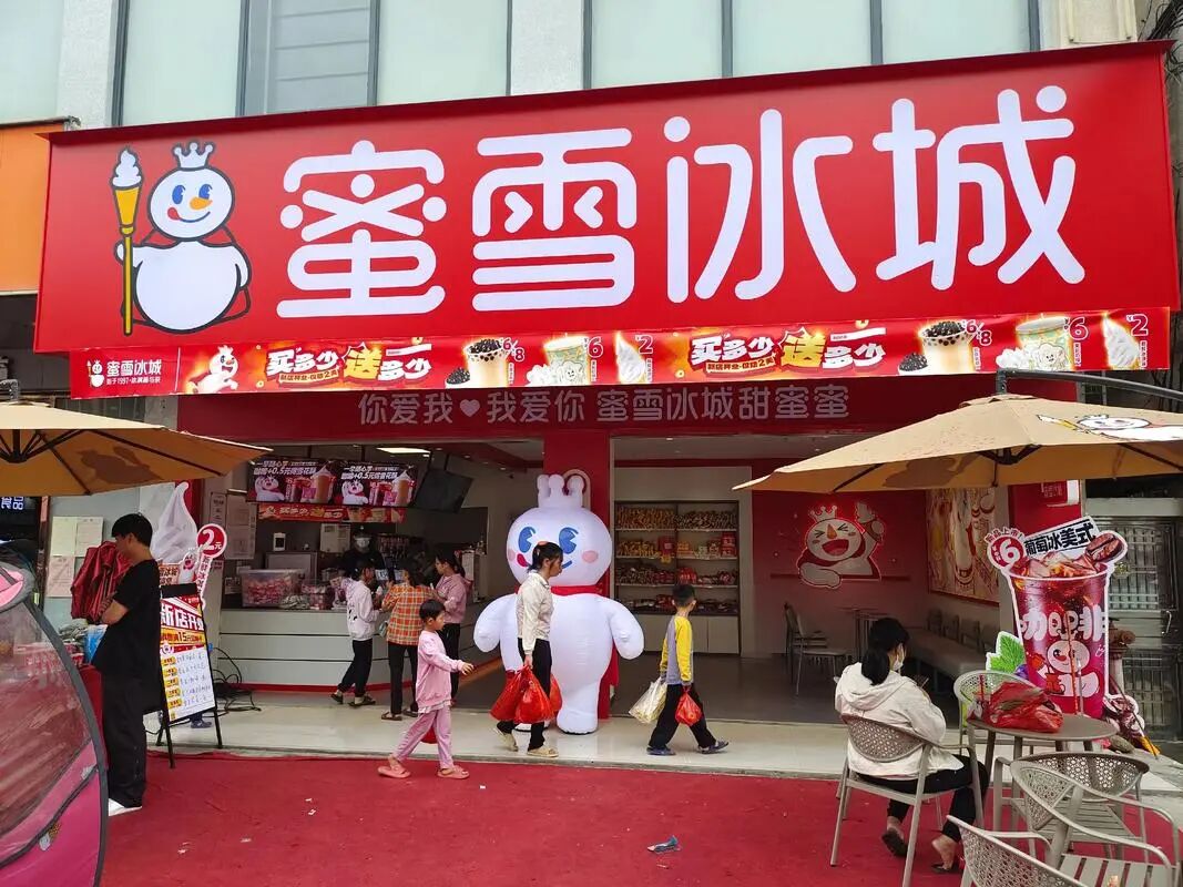 雪王砸2.97亿入局精酿，蜜雪冰城的野心和焦虑