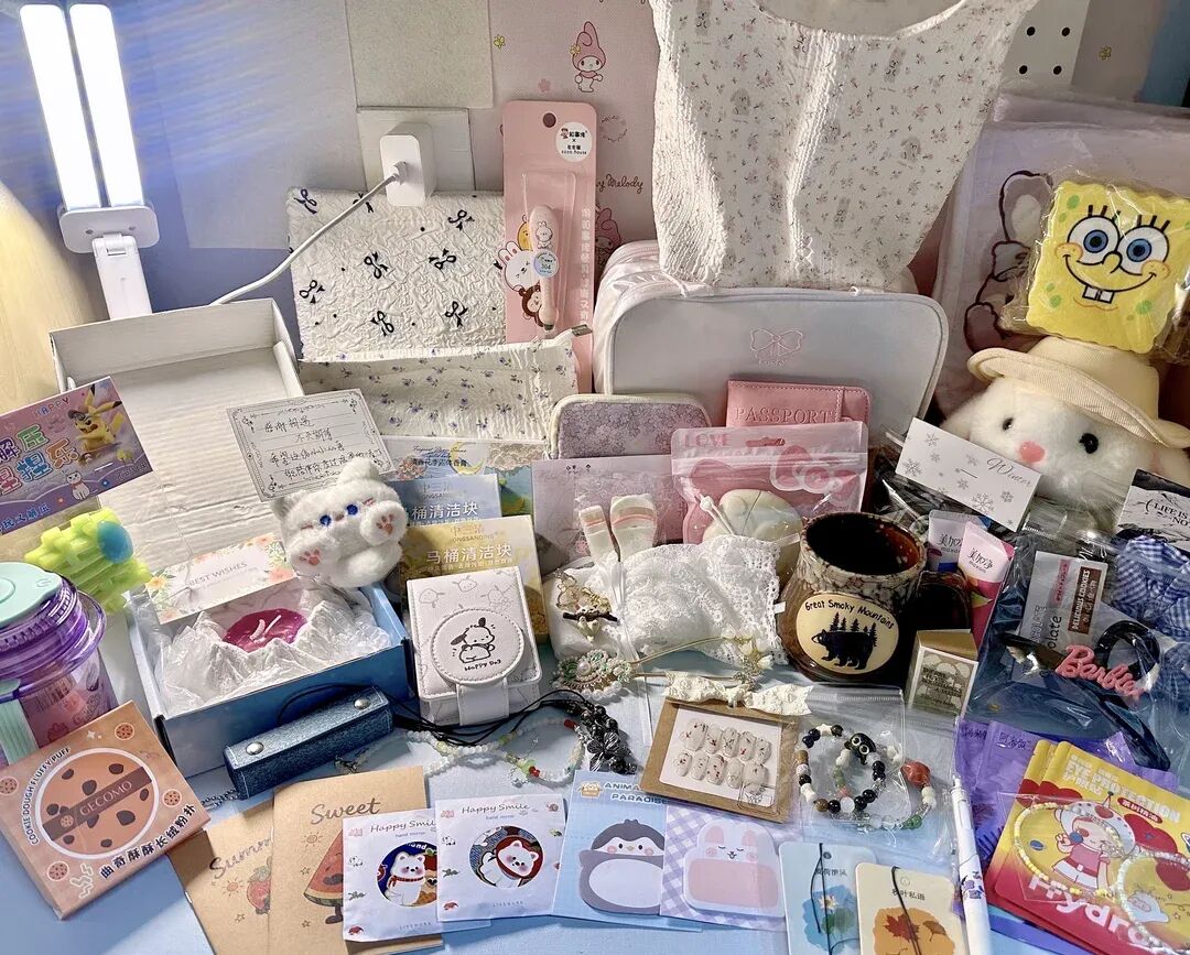 盲勺爆火，年轻人到底在买什么？