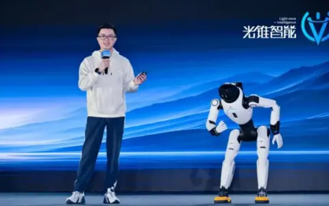 七大生产力方案落地，智元觉得“能干”比跑得快更重要