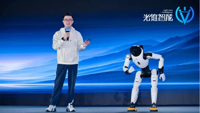 七大生产力方案落地，智元觉得“能干”比跑得快更重要