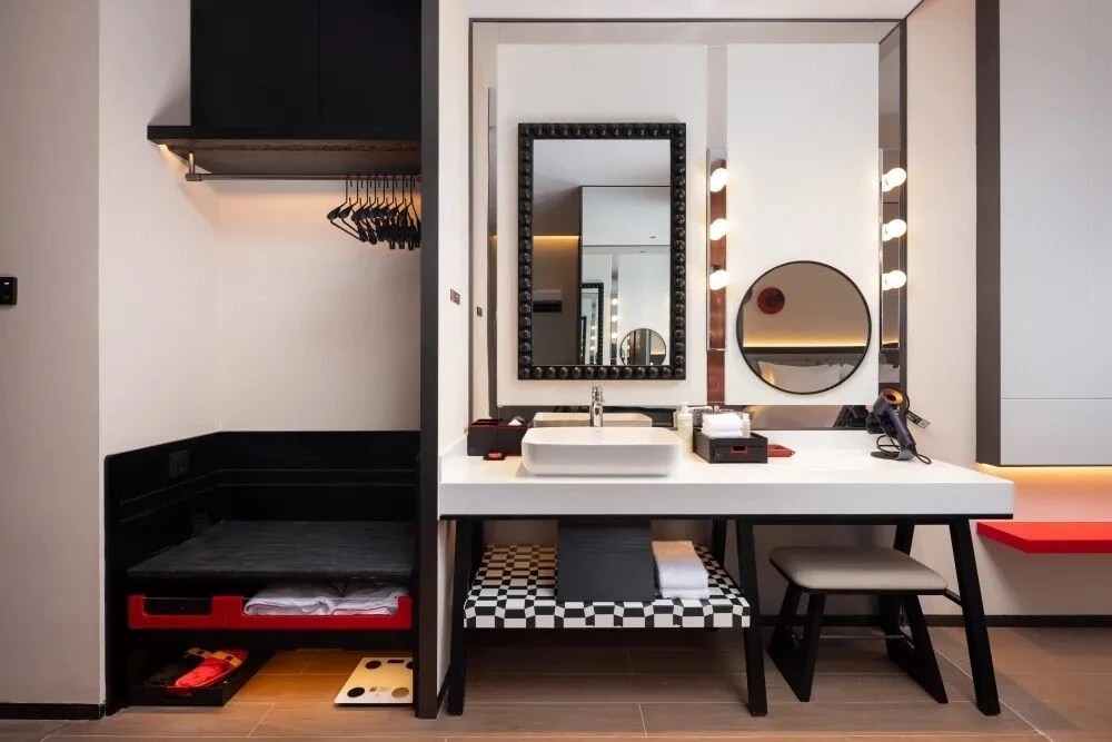 中高端这场牌局,锦江酒店一出手就是大招