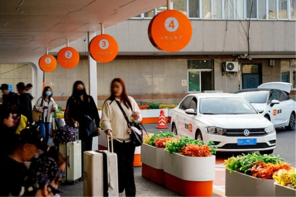 “五一”滴滴4亿元补贴鼓励司机出车  全国300多城市上线畅行卡 服务异地打车用户