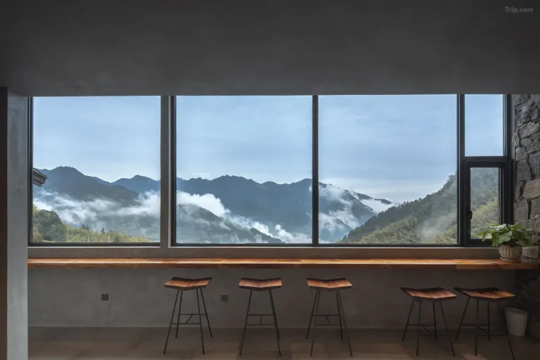 刷三天攻略不如看一张“必住榜”？这届年轻人开始想念“活人感”