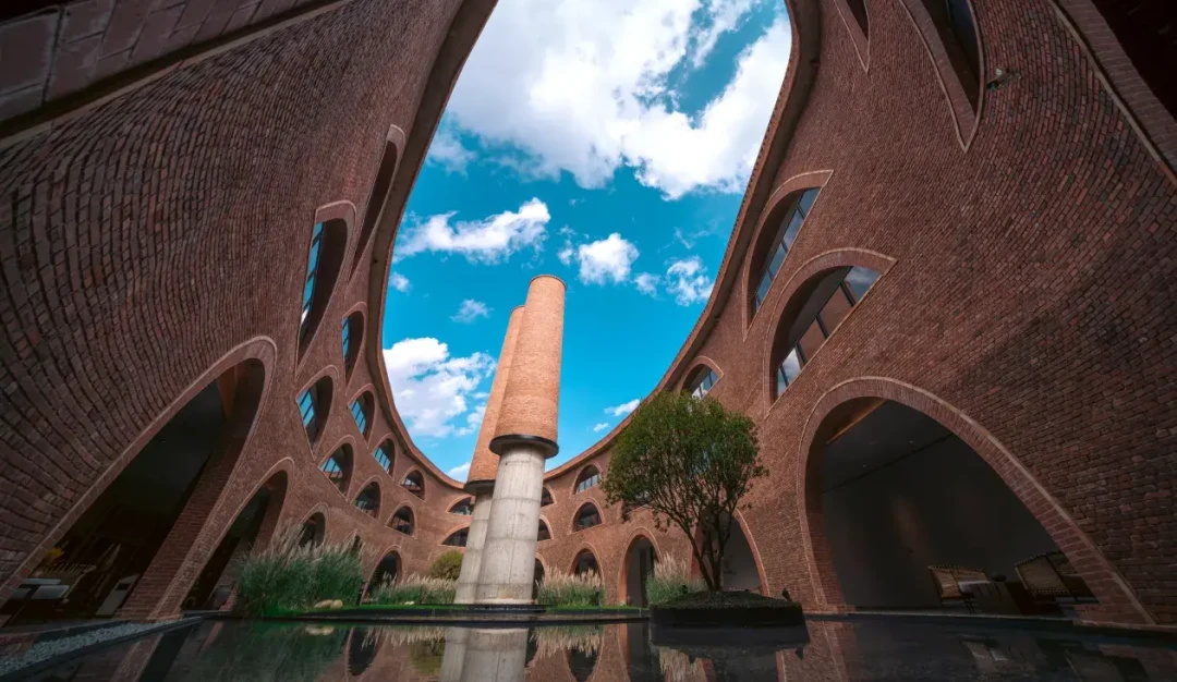 刷三天攻略不如看一张“必住榜”？这届年轻人开始想念“活人感”