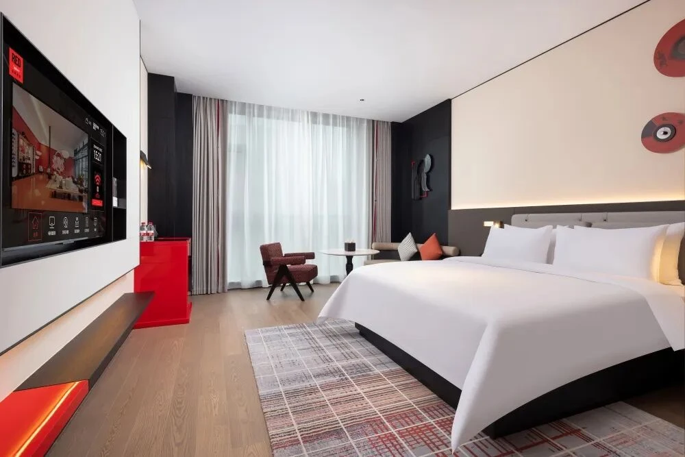 中高端这场牌局,锦江酒店一出手就是大招