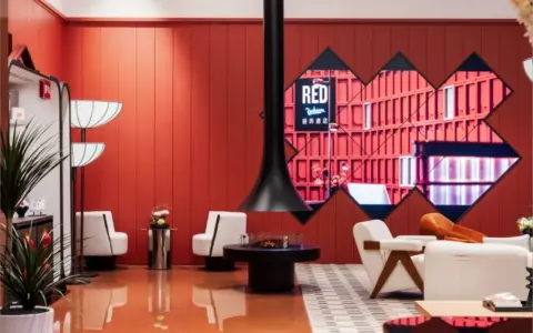 中高端这场牌局，锦江酒店一出手就是大招