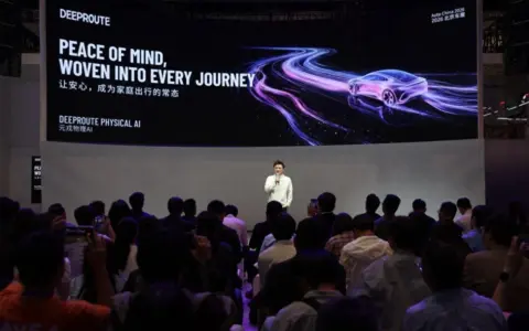 不止自动驾驶，北京车展元戎周光、阮翀同台：物理 AI 将是终局