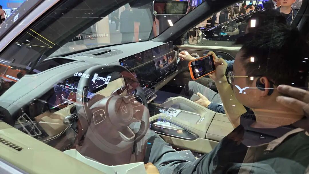 8X 杀入8 系豪华车，极氪爆款矩阵是怎样炼成的？