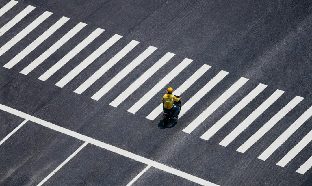 跑出首个万亿级大模型后，国产算力通过第一场大考
