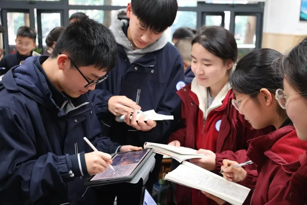 AI改造教育，海亮科服死磕“慢就是快”