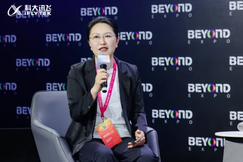 讯飞AI眼镜登场 科大讯飞自主可控软硬一体战略再落一子