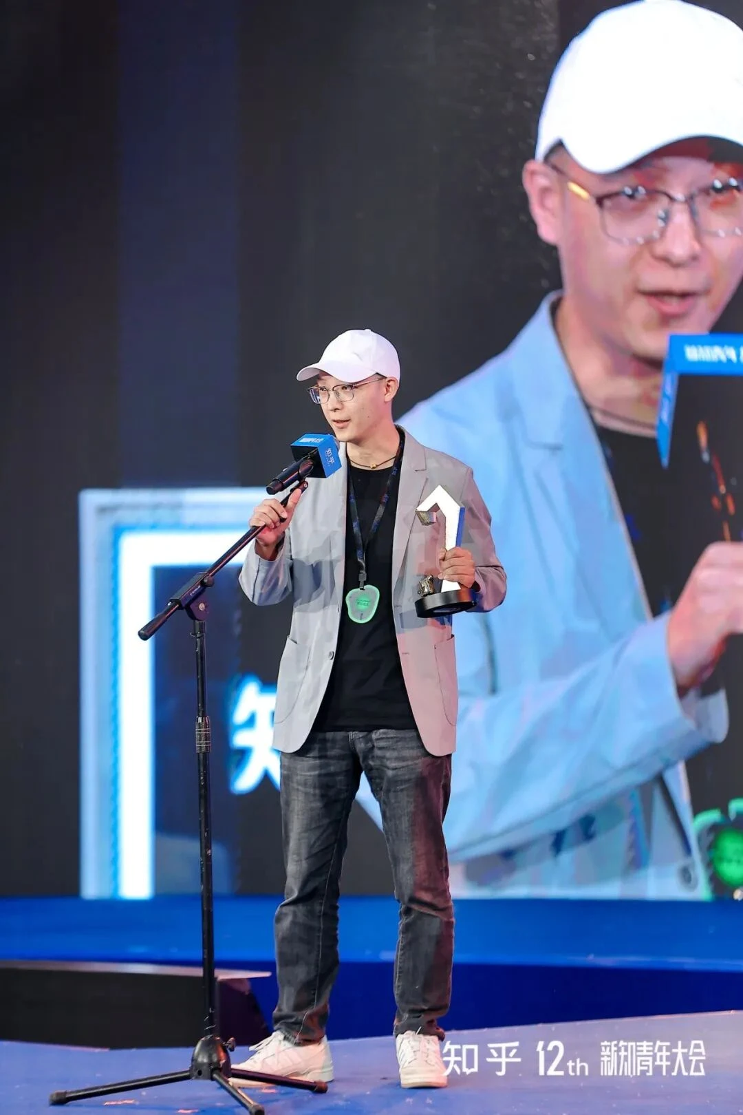 AI时代,那些还在知乎认真回答问题的人
