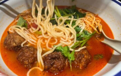 遇见小面“商标门以大欺小”再探究：股价暴跌近四成，0.5%市场份额何去何从？