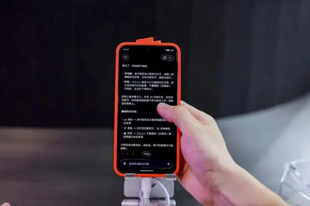 豆包手机扩产、Apple智能补票：厂商疯抢AI手机定义权