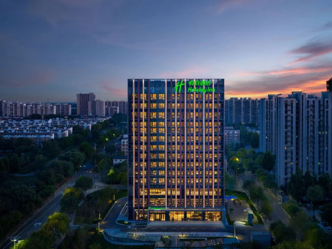 假日酒店推出新版本，投资人为什么要抢着签