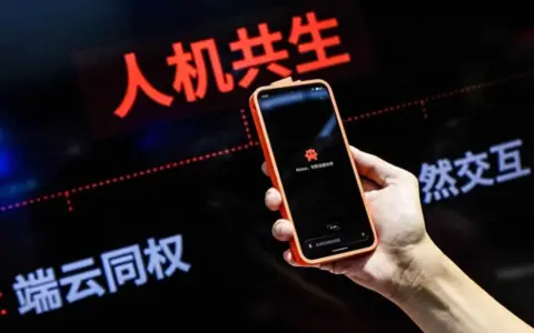 WAIC 2026“镇馆之宝”STEPX Neo亮相， 引领人机交互新范式