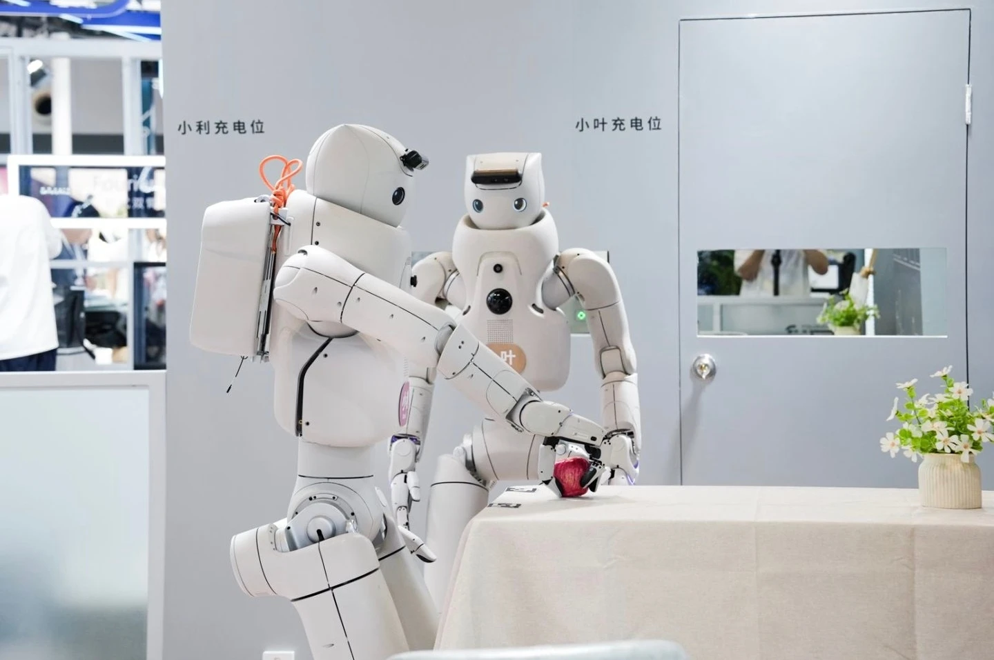 机器人管家系统上线！傅利叶携多款康养陪伴新品方案亮相WAIC 2026