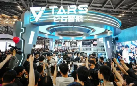 它石智航闪耀WAIC 2026：具身原生基座模型AWE摘得SAIL之星，全场景验证物理AI泛化能力