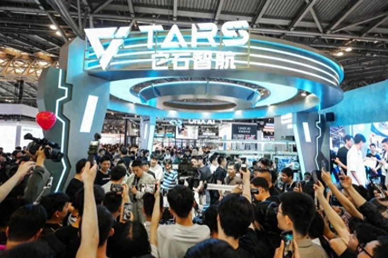 它石智航闪耀WAIC 2026：具身原生基座模型AWE摘得SAIL之星，全场景验证物理AI泛化能力