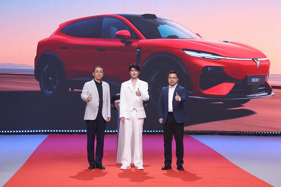 30.99万！岚图追光S正式预售 杨洋当场下订成001号车主
