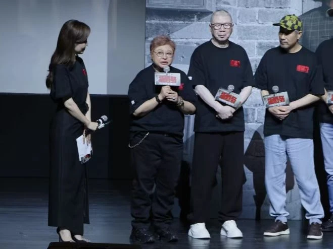 置身舆内