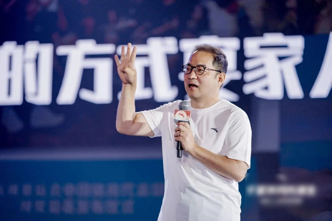徐阳卸任CEO:零售实验没跑通,安踏必须寻找新打法