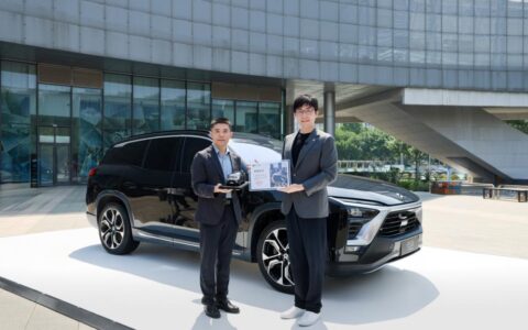 三代蔚来ES8，一部国产电车高端突围史
