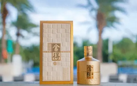 舍得酒业半年报利润预减超六成：近两年暴跌样本，控货稳价的抉择