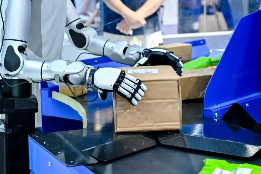 双击查看原图 机器人的“试用期”结束了?|WRC 2026