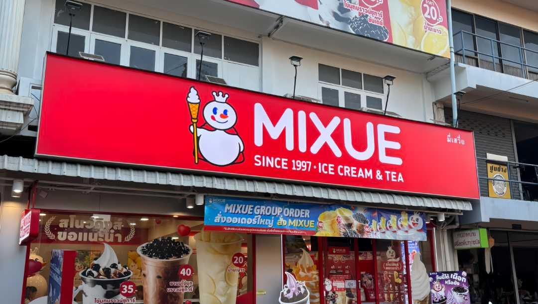 双击查看原图 6.4万家店的蜜雪冰城,正在“原地转型”