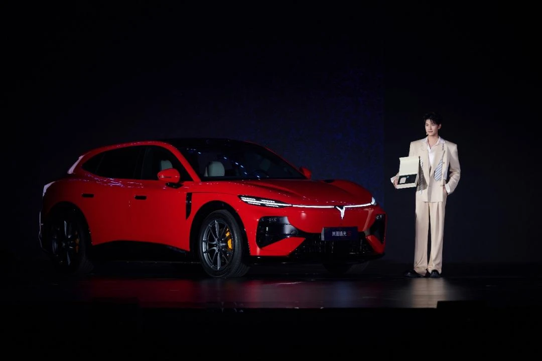 2026岚图用户之夜点亮成都夜空，岚图追光S重磅上市