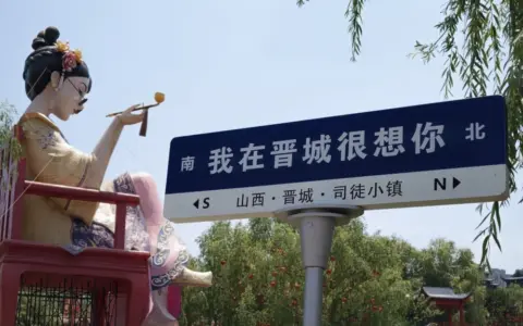 花3000万招NPC，司徒小镇到底在急什么？