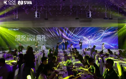 突破产业临界点！闪极loomos L1荣膺深圳国际VR_AR博览会年度最佳AI拍摄眼镜