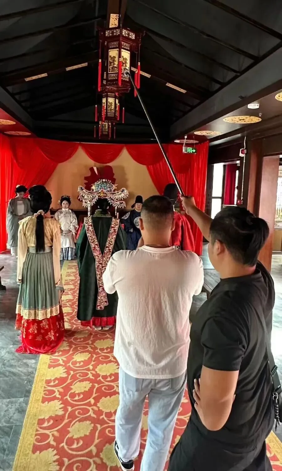 一天换一个身份,年轻人的“角色体验”生意火了