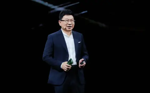 踏光向前 终成璀璨 华为 Mate 90系列重磅发布