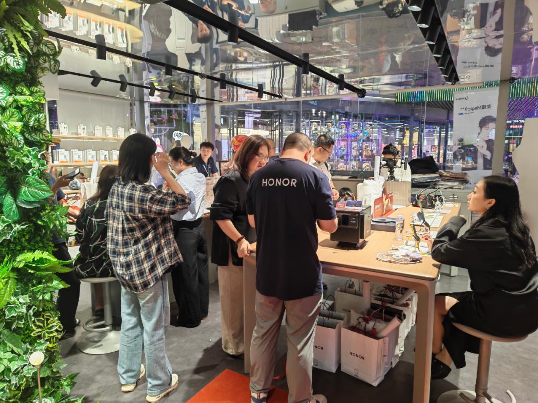 走访一线,看荣耀如何登顶安卓第一