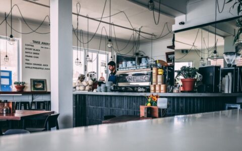 2017新店型集中爆发！星巴克、乐凯撒、喜茶是这样做的.....