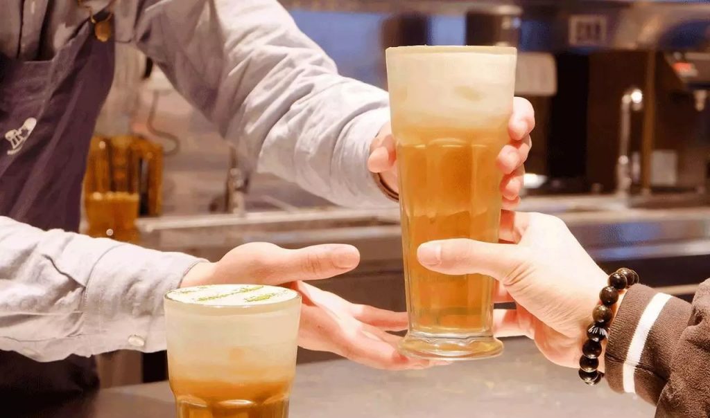一年卖20亿，小罐茶创始人杜国楹却说“这很可悲”｜咖门