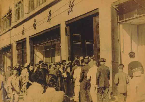 从黑窑洞到时尚大House，死磕80年，中国最大书店卖的不是情怀
