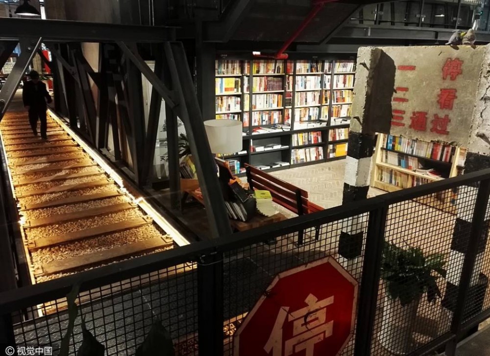 从黑窑洞到时尚大House，死磕80年，中国最大书店卖的不是情怀