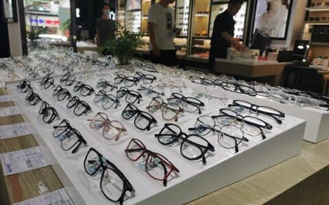 眼镜市场爆发式增长：专业化、数字化成新趋势
