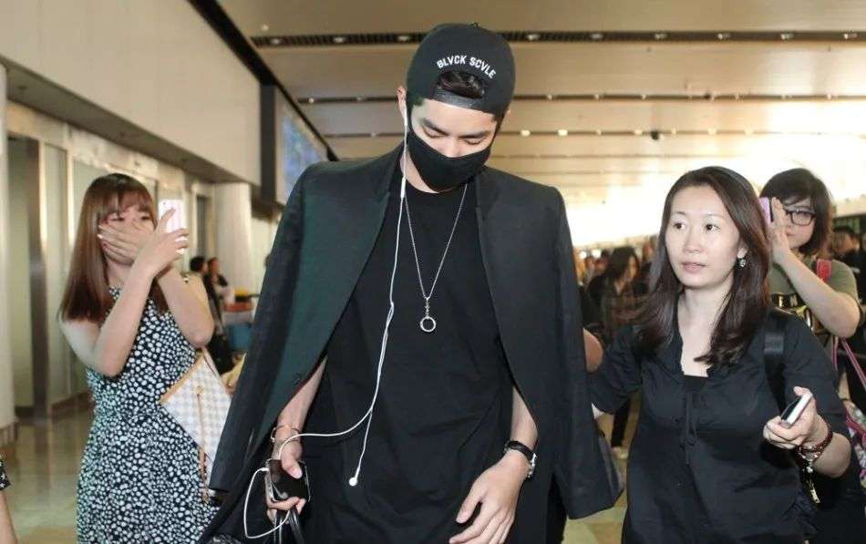 吴亦凡饭圈女孩心路实录：爱在法制进行时