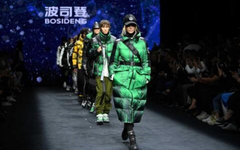 青月：波司登玩不起高端 丨螳螂观察