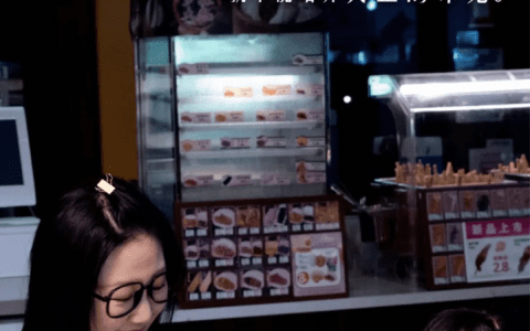 零食品牌如何破圈，百草味先来小红书打个样｜小红书商业动态