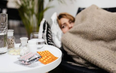 叮当健康再闯IPO，三年累亏近30亿，如何杀出巨头重围？