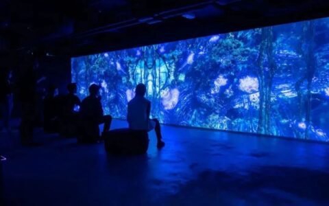 “科技+美学”的沉浸式体验构建户外广告强大磁场