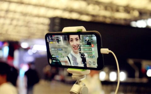 李秋涵：拥抱公会，快手直播怎么样｜深燃